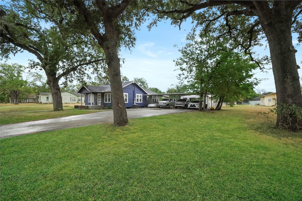 425 8th St, Somerville, TX 77879 - view of front of house featuring driveway and a front yard
