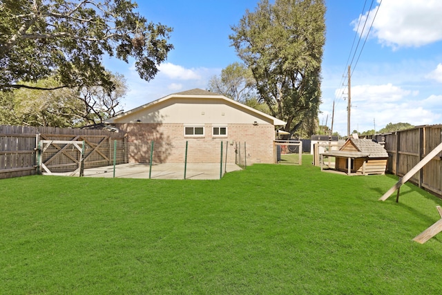 view of yard featuring a patio area