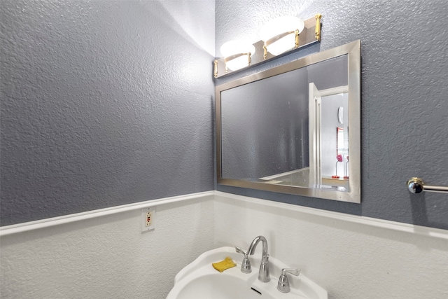 bathroom featuring sink