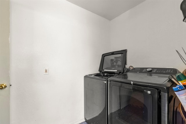 16004 Penick Rd, Waller, TX 77484 - laundry room with washer and clothes dryer