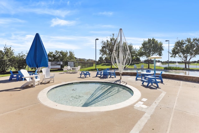 view of swimming pool