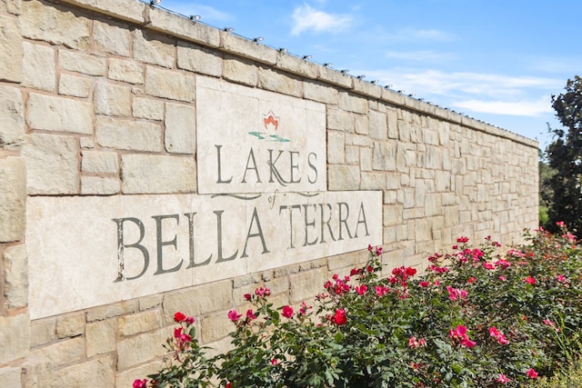 view of community / neighborhood sign