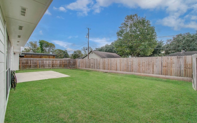 view of yard featuring a patio area