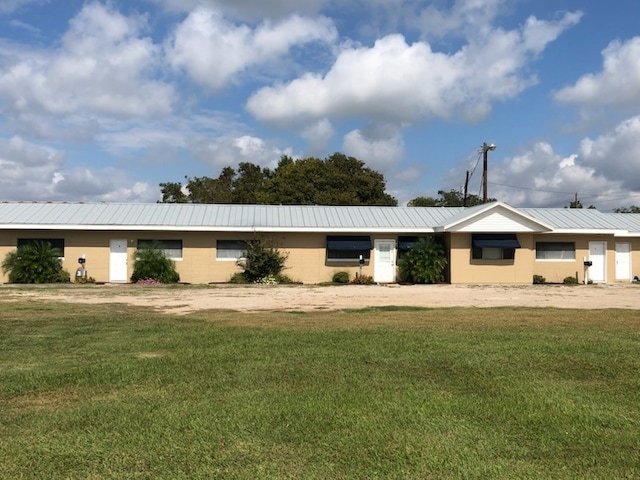 ranch-style house with a front lawn