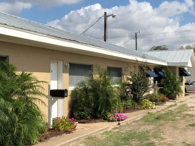 400 Henderson Ave, Palacios, TX 77465 - photo 2