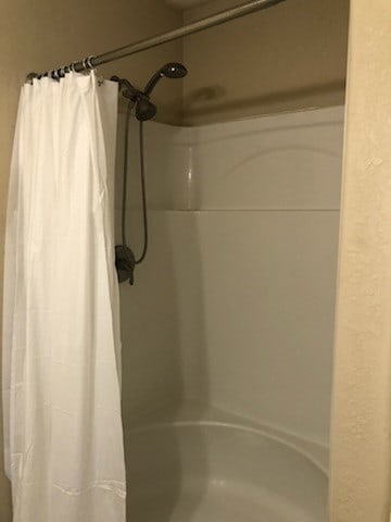 bathroom featuring curtained shower