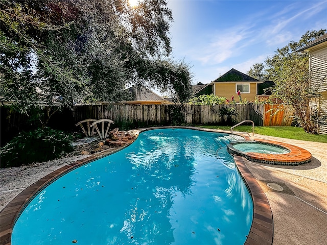 view of pool featuring an in ground hot tub