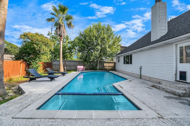 view of swimming pool