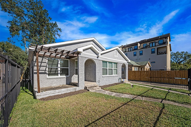 view of front of home featuring a front yard and a pergola