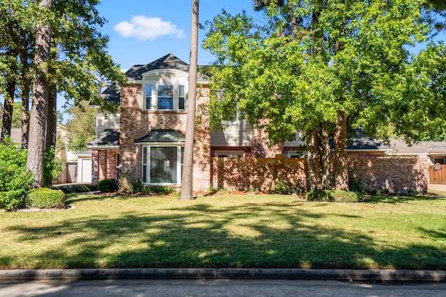 view of front facade with a front lawn