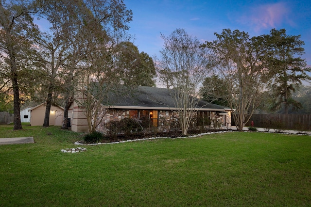 view of front of house featuring a lawn