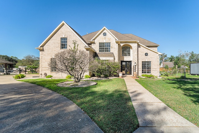 view of front facade with a front yard