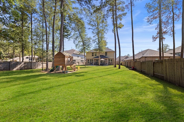 view of yard with a storage unit