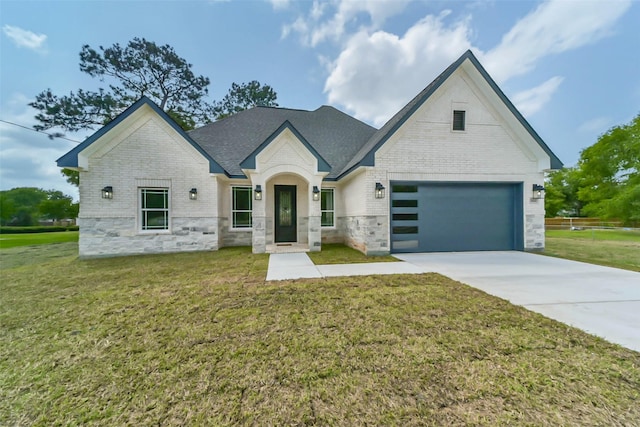 view of front of property featuring a front yard and a garage