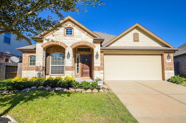 view of front of property featuring a front yard and a garage