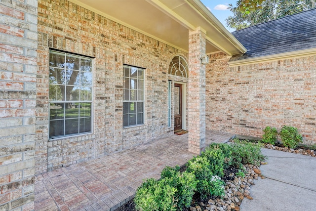 entrance to property featuring covered porch