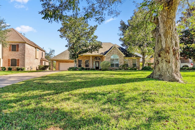 view of front facade featuring a front lawn and a garage