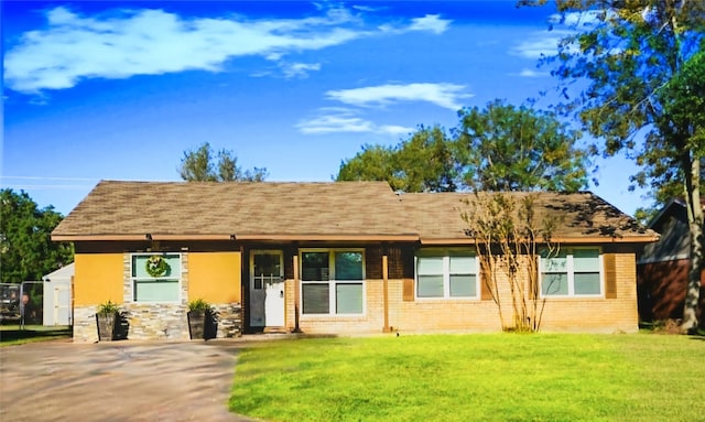 view of front of house with a front yard