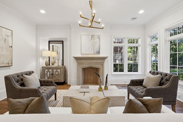 living room featuring hardwood / wood-style flooring, ornamental molding, and a notable chandelier