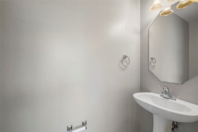 bathroom featuring sink