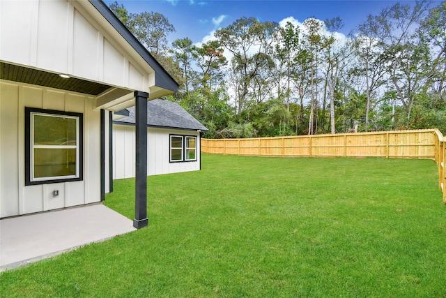 view of yard featuring a patio area