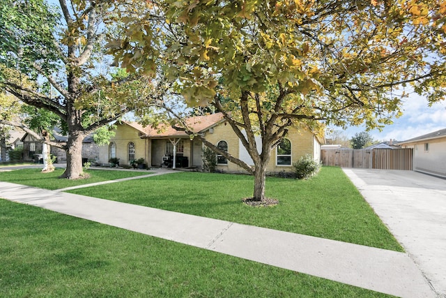 single story home with a front lawn