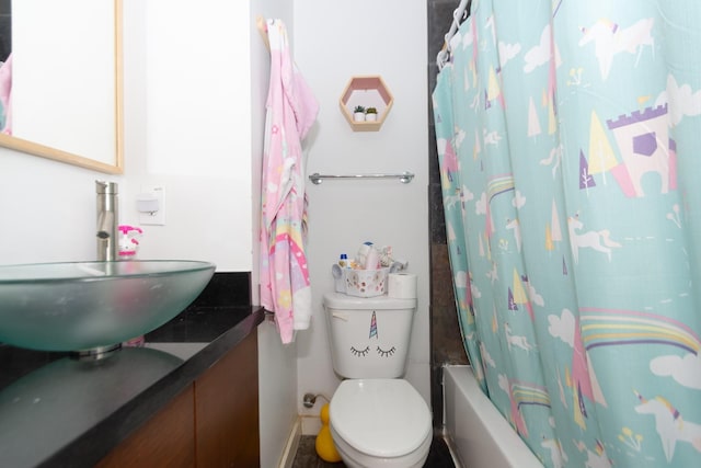 full bathroom featuring sink, shower / bathtub combination with curtain, and toilet