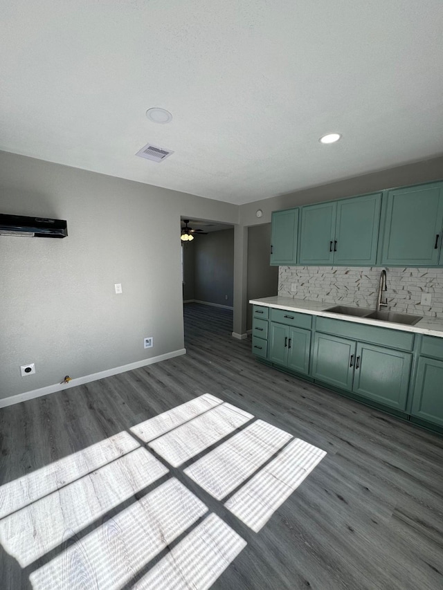 kitchen featuring sink, dark wood-type flooring, and green cabinets