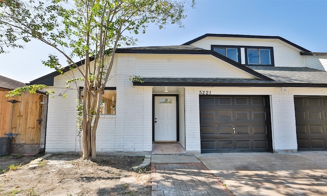 view of front facade featuring a garage