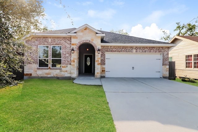 view of front facade featuring a front lawn and a garage