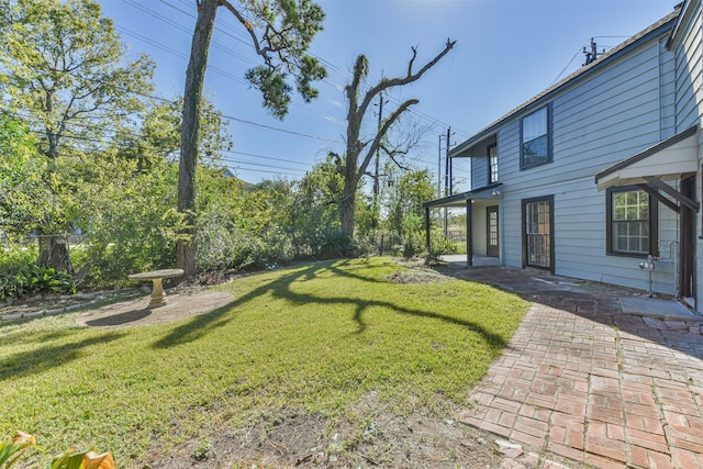 view of yard featuring a patio area