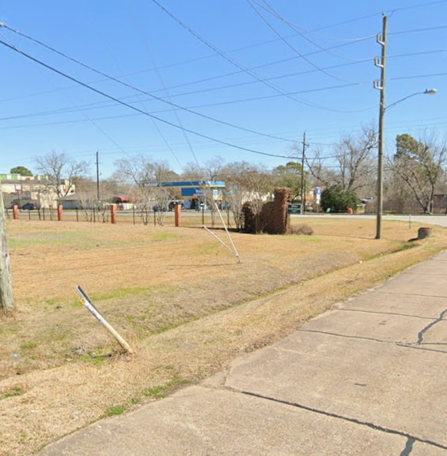 Listing photo 2 for 702 Fairfield Ave, La Porte TX 77571