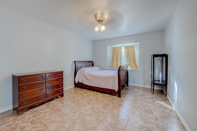 bedroom with ceiling fan