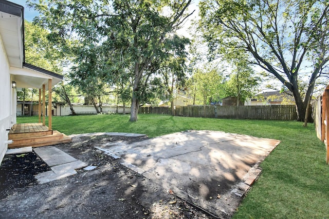 view of yard with a patio