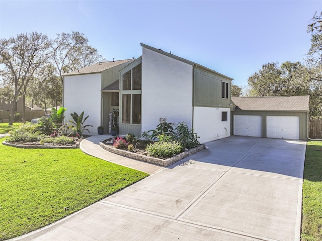 view of front of home featuring a garage and a front yard