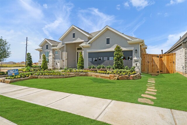 view of front facade featuring a front yard