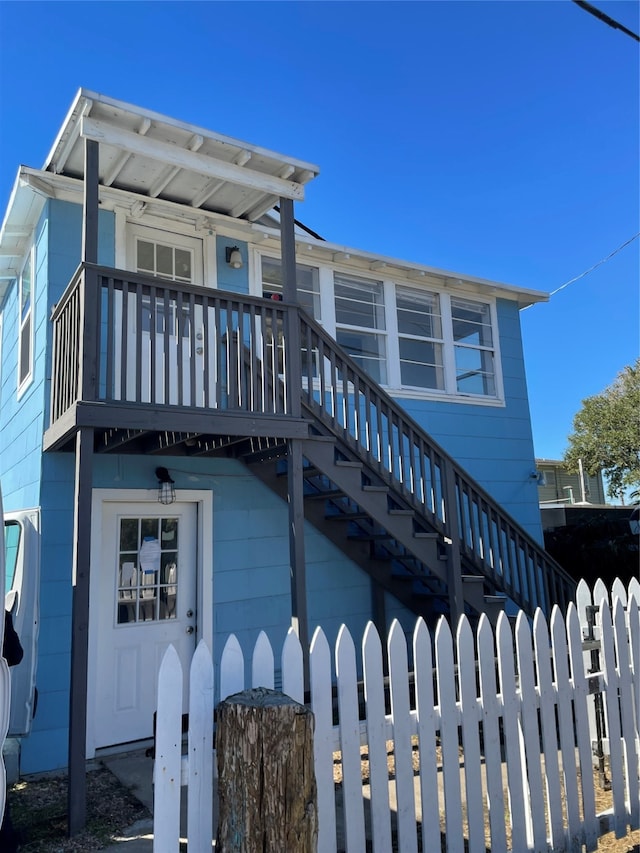 view of front of property