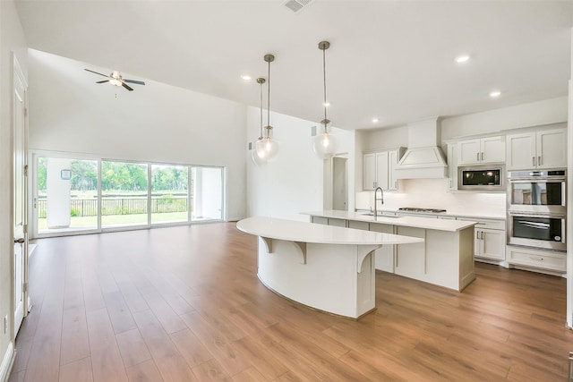 9923 Hunters Run Dr, Missouri City, TX 77459 - kitchen with a center island with sink, stainless steel appliances, open floor plan, light countertops, and recessed lighting