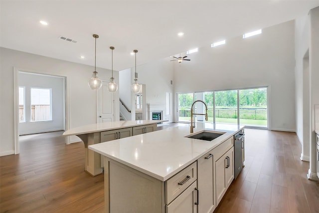 9923 Hunters Run Dr, Missouri City, TX 77459 - kitchen with a center island with sink, open floor plan, healthy amount of natural light, a fireplace, and recessed lighting