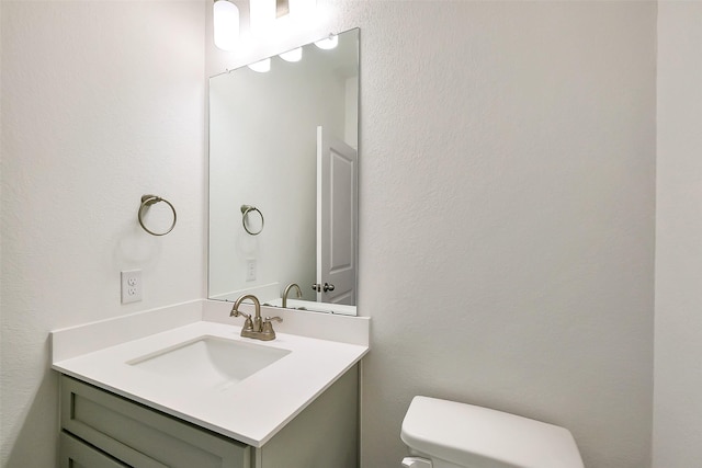 9923 Hunters Run Dr, Missouri City, TX 77459 - half bathroom featuring vanity and toilet