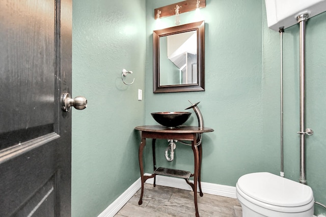 bathroom featuring toilet and sink