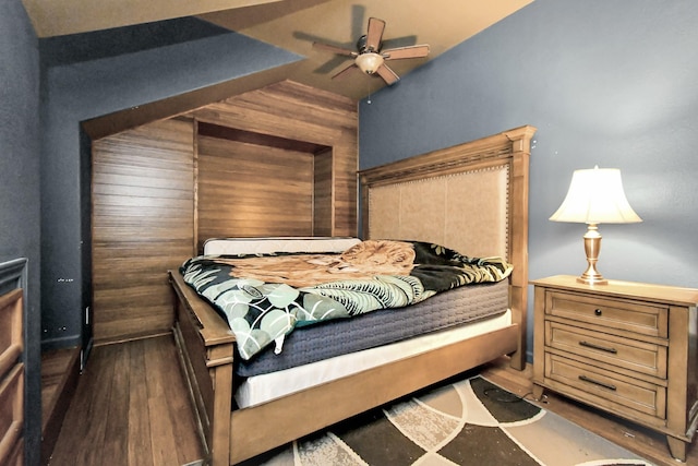 bedroom with vaulted ceiling and ceiling fan