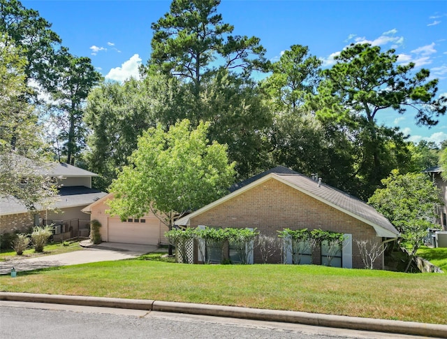 view of front facade featuring a front lawn and a garage