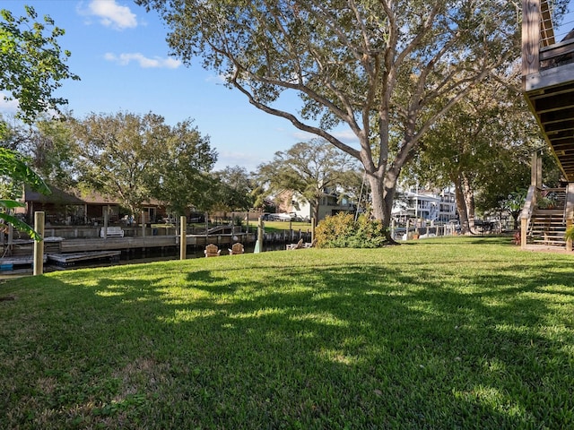 view of yard featuring a water view