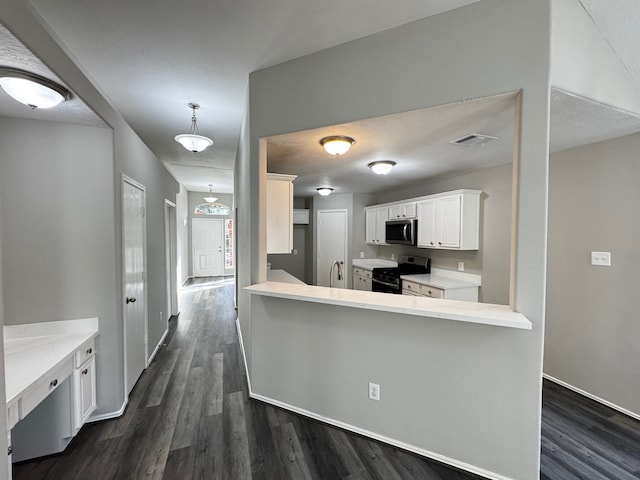 kitchen with kitchen peninsula, gas stove, dark wood-type flooring, decorative light fixtures, and white cabinets