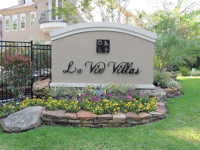 community sign with a yard and fence