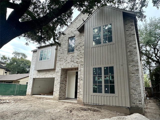 view of front facade