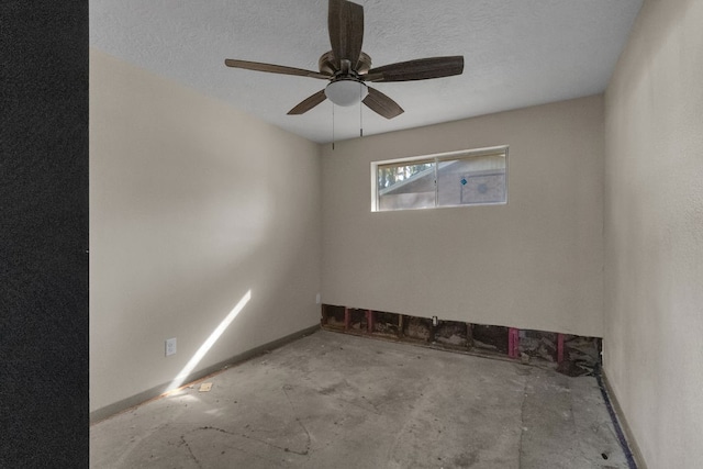 unfurnished room featuring ceiling fan and a textured ceiling