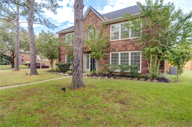 view of front of property featuring a front lawn