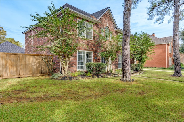 view of front facade with a front yard